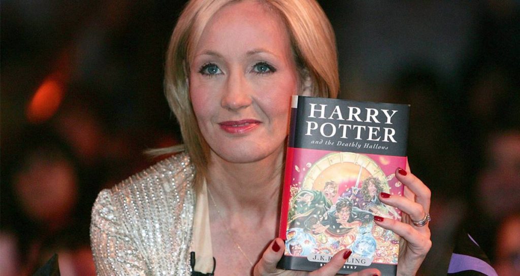Penulis buku Harry Potter mencapai sukses di usia 32